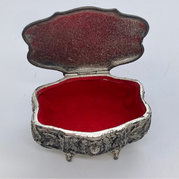 Vintage Metal Trinket Box Made in Japan Red Fabric Lining Hinged Top - Picture 2 of 8